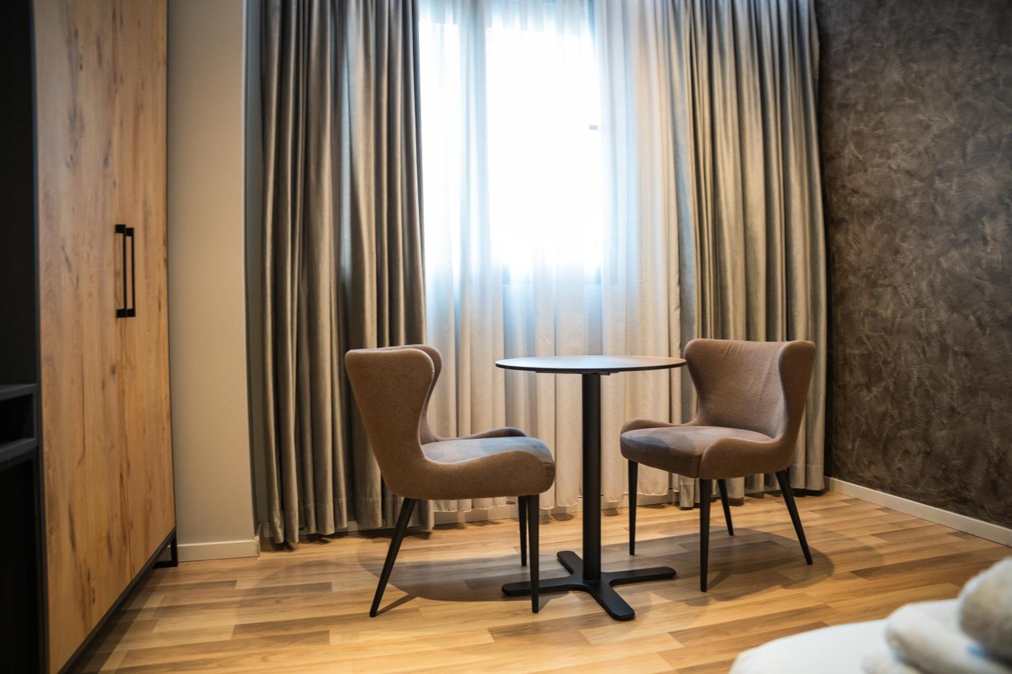 Center Boutique Hotel Tirana Exteriör bild
