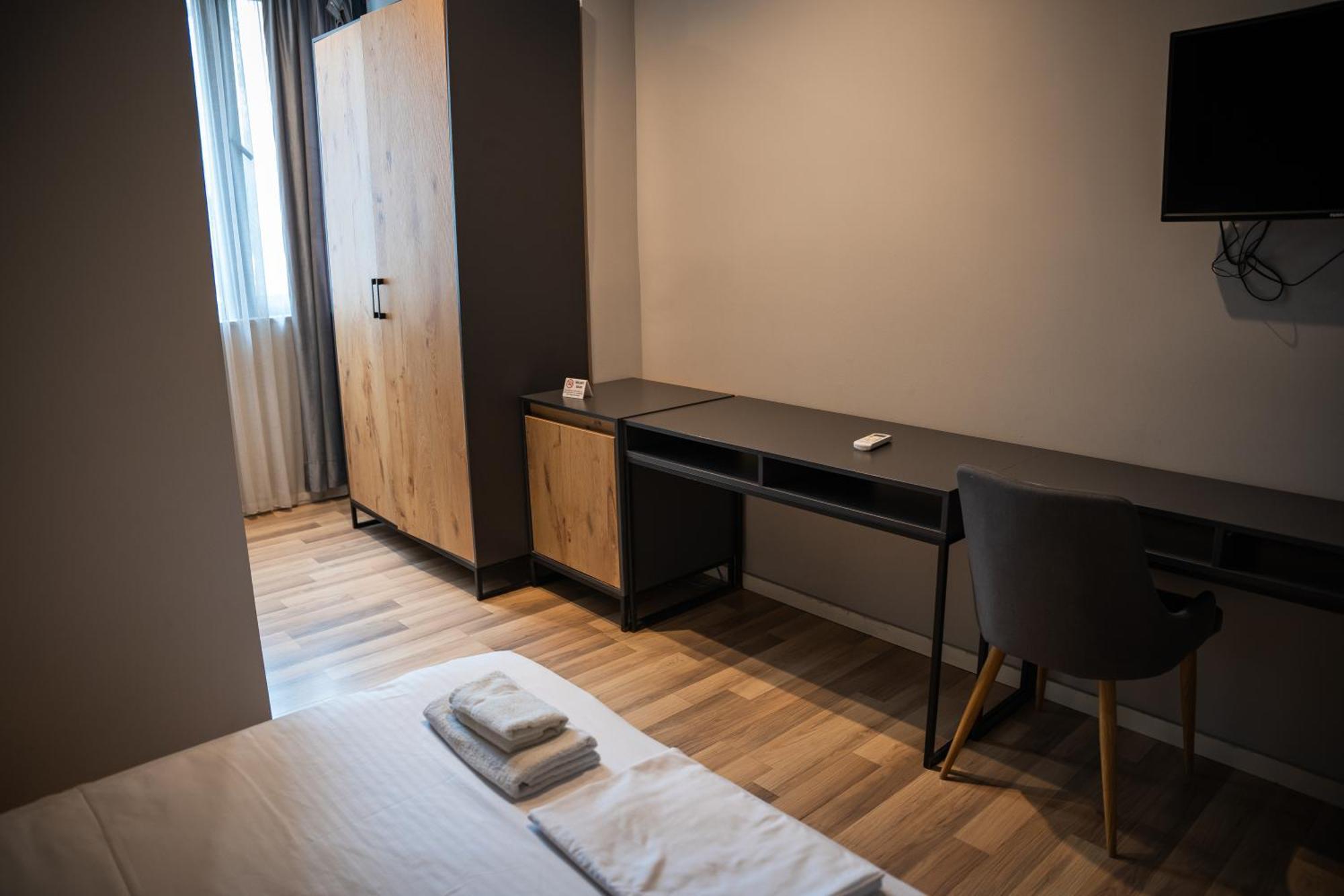 Center Boutique Hotel Tirana Exteriör bild