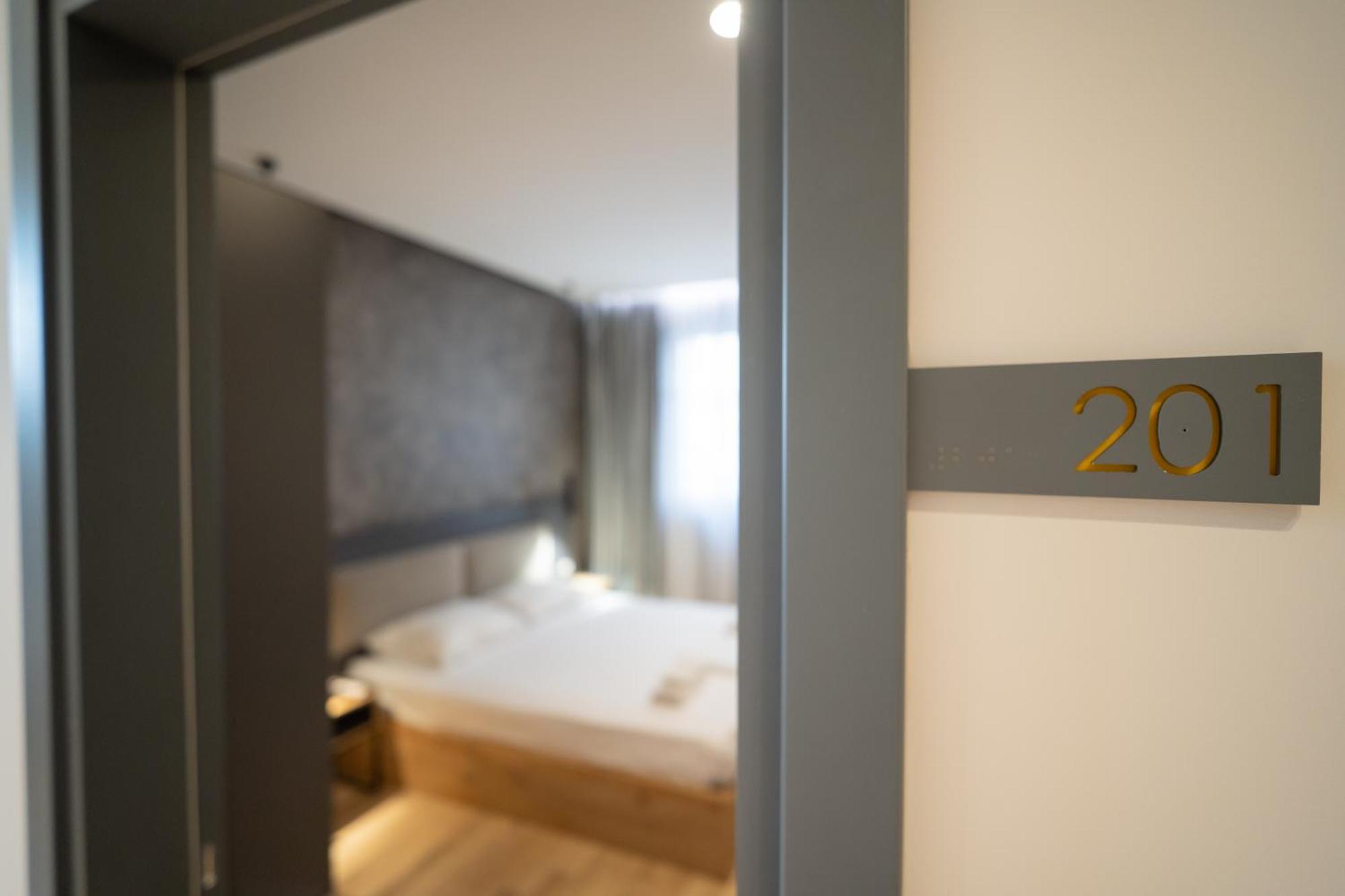 Center Boutique Hotel Tirana Exteriör bild