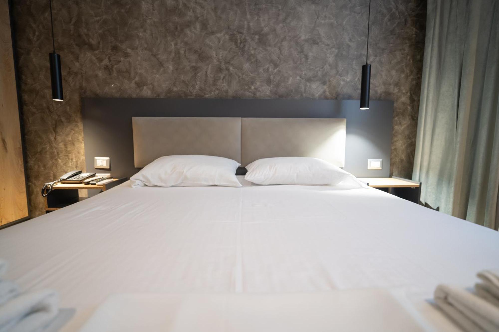 Center Boutique Hotel Tirana Exteriör bild