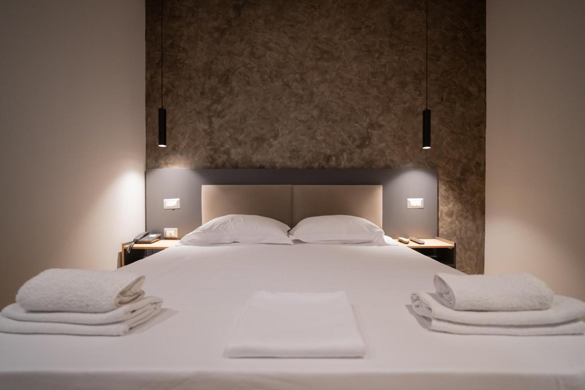 Center Boutique Hotel Tirana Exteriör bild