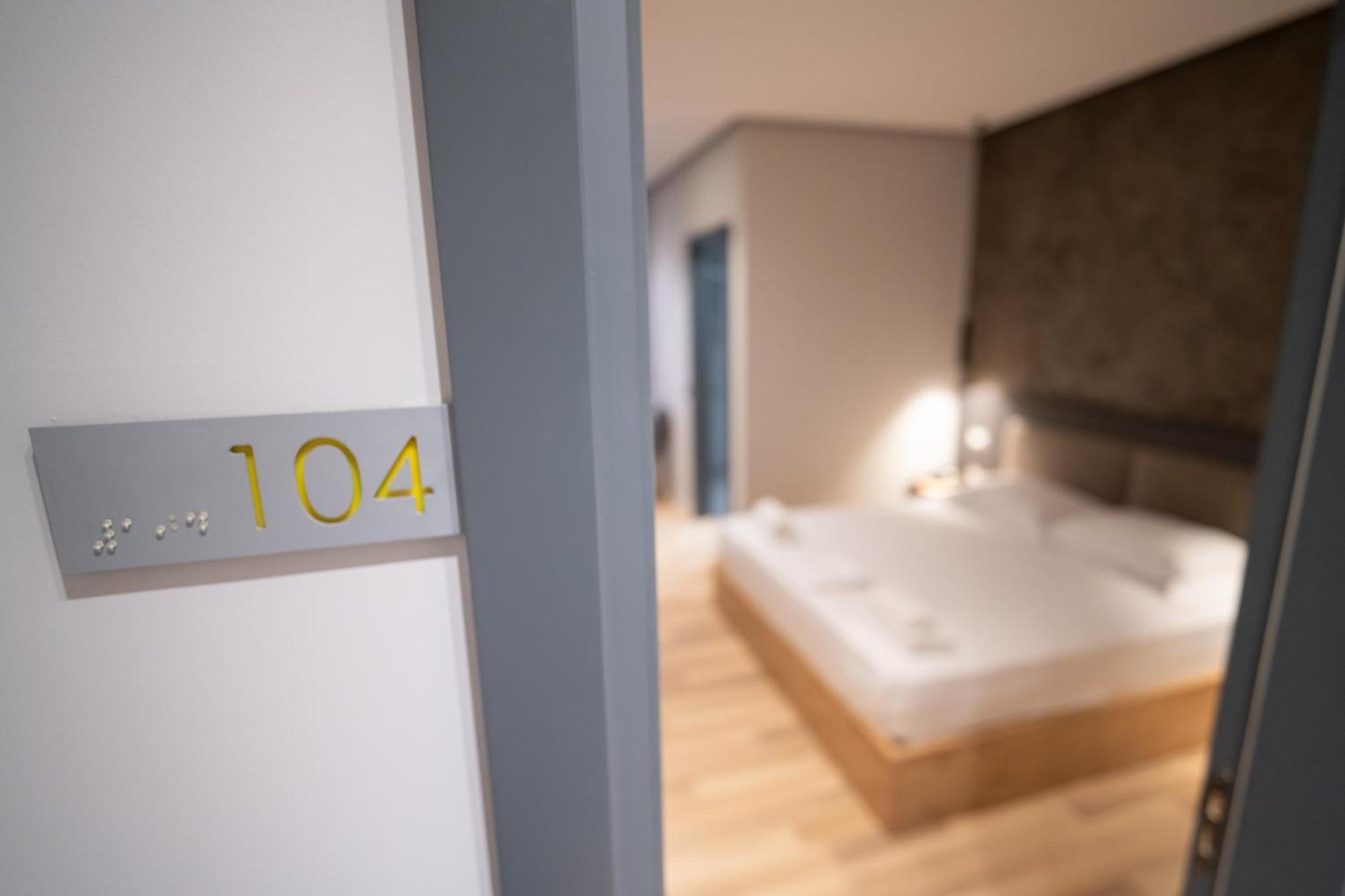 Center Boutique Hotel Tirana Exteriör bild