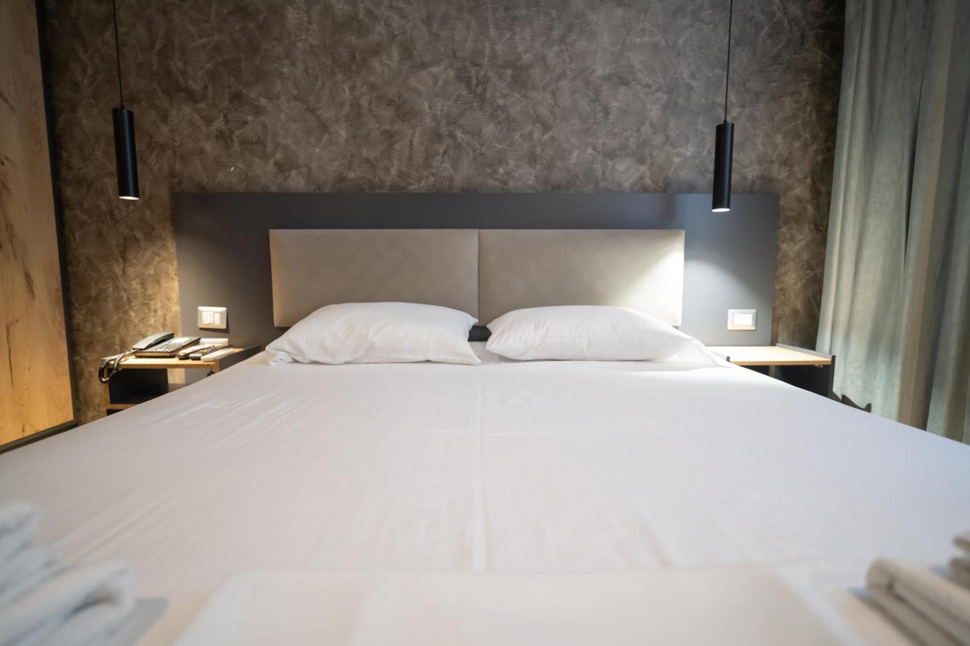 Center Boutique Hotel Tirana Exteriör bild