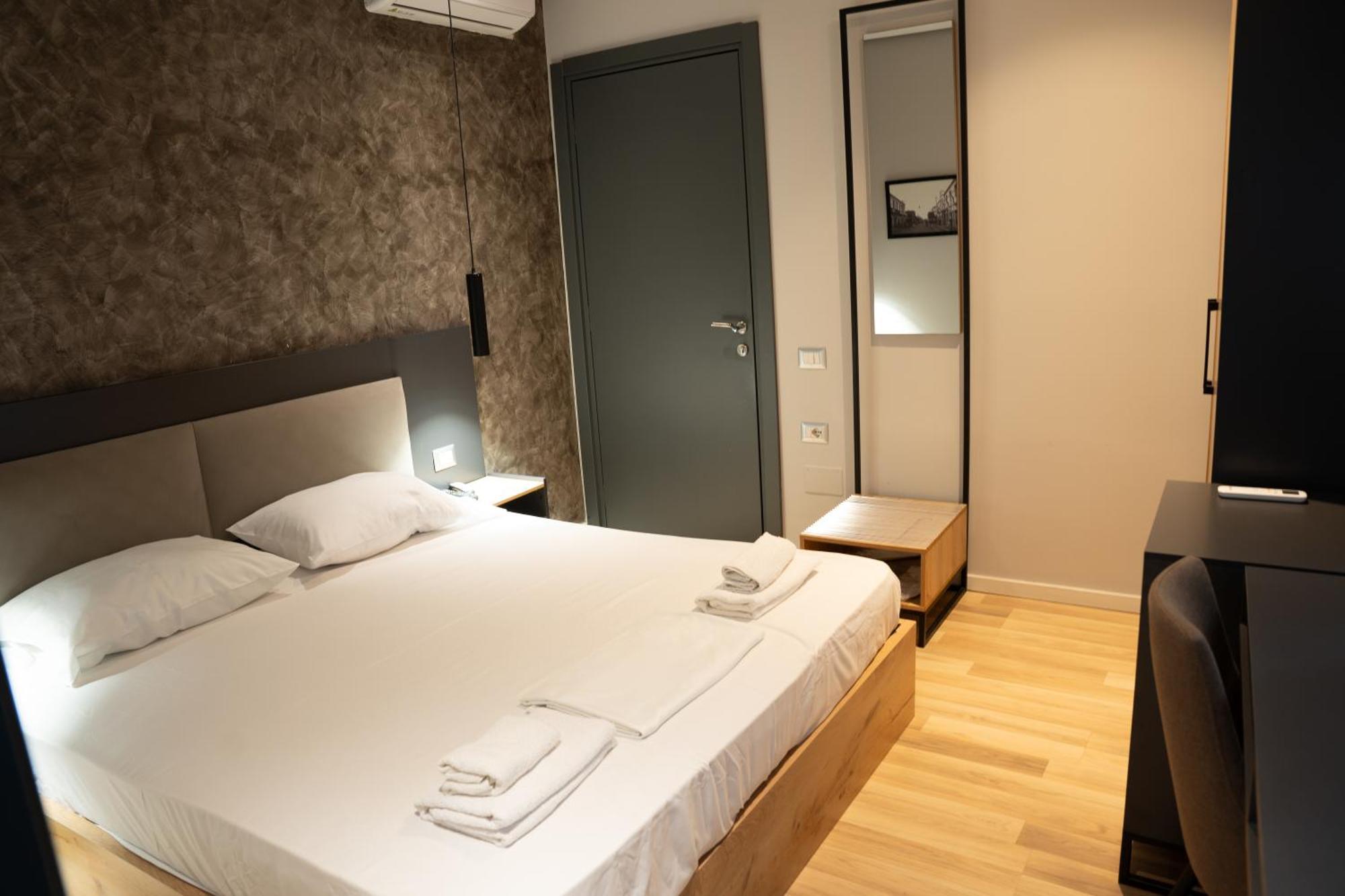 Center Boutique Hotel Tirana Exteriör bild