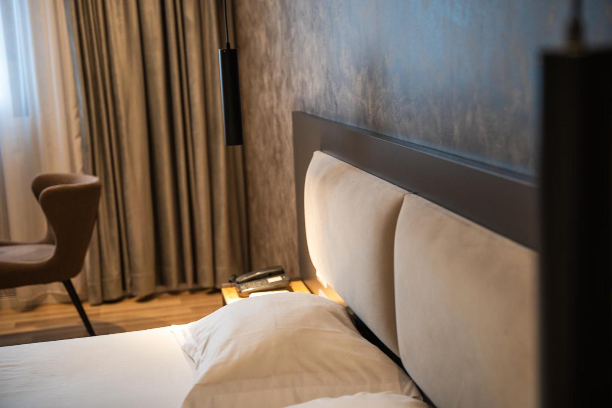 Center Boutique Hotel Tirana Exteriör bild