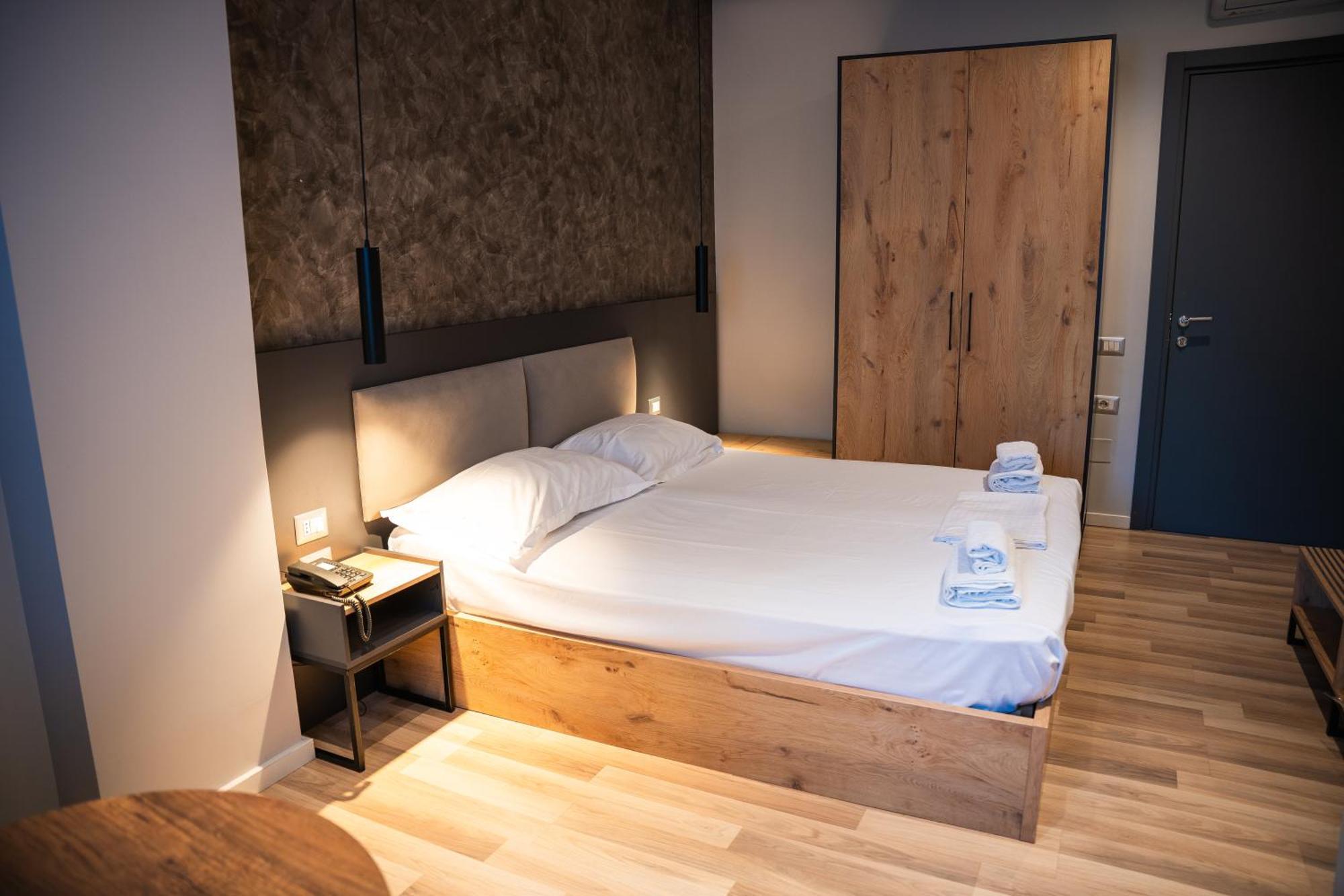 Center Boutique Hotel Tirana Exteriör bild