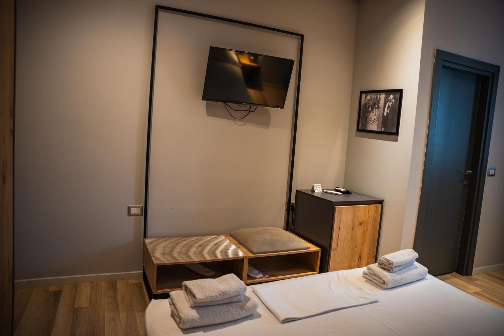 Center Boutique Hotel Tirana Exteriör bild