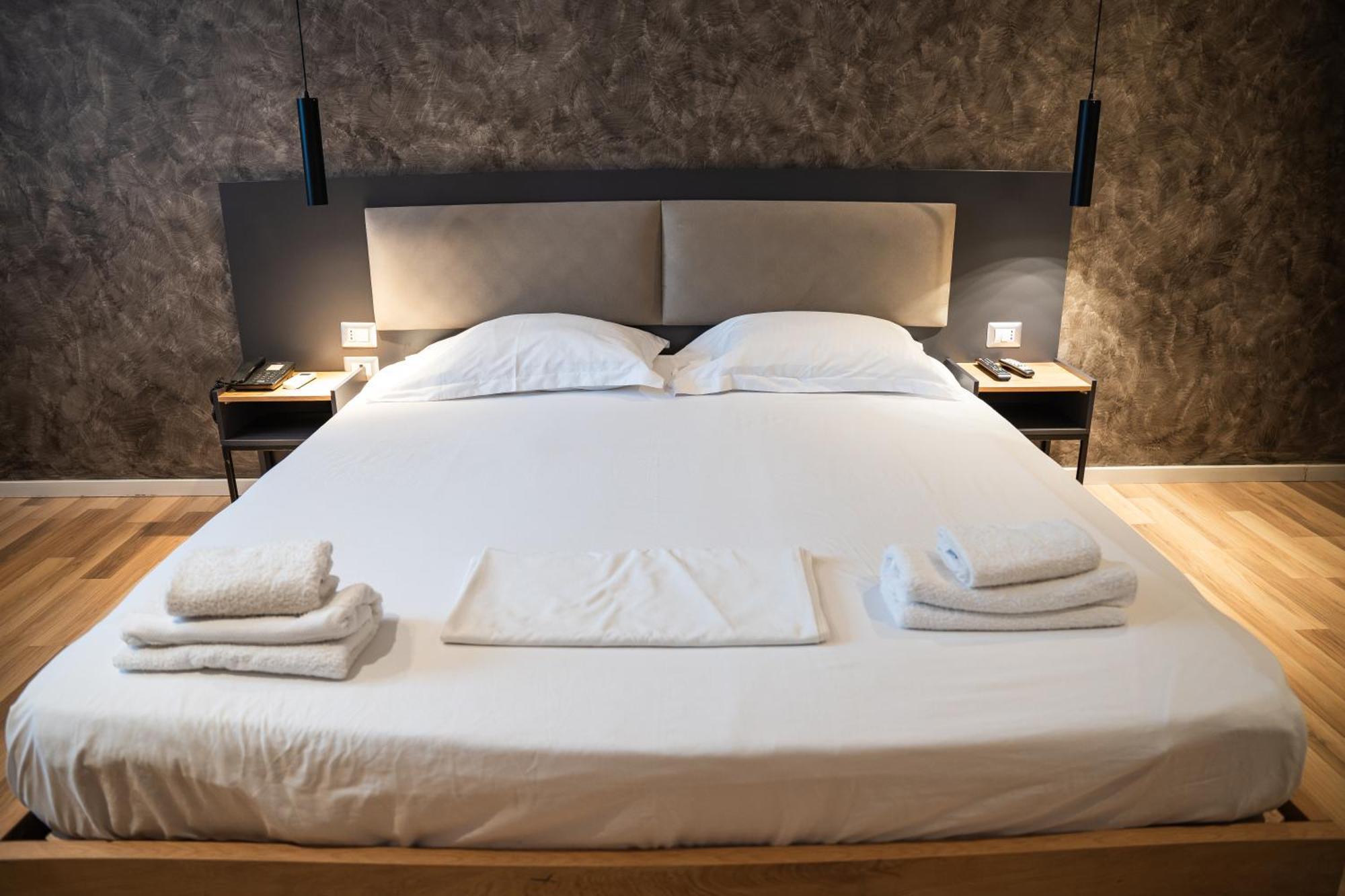 Center Boutique Hotel Tirana Exteriör bild