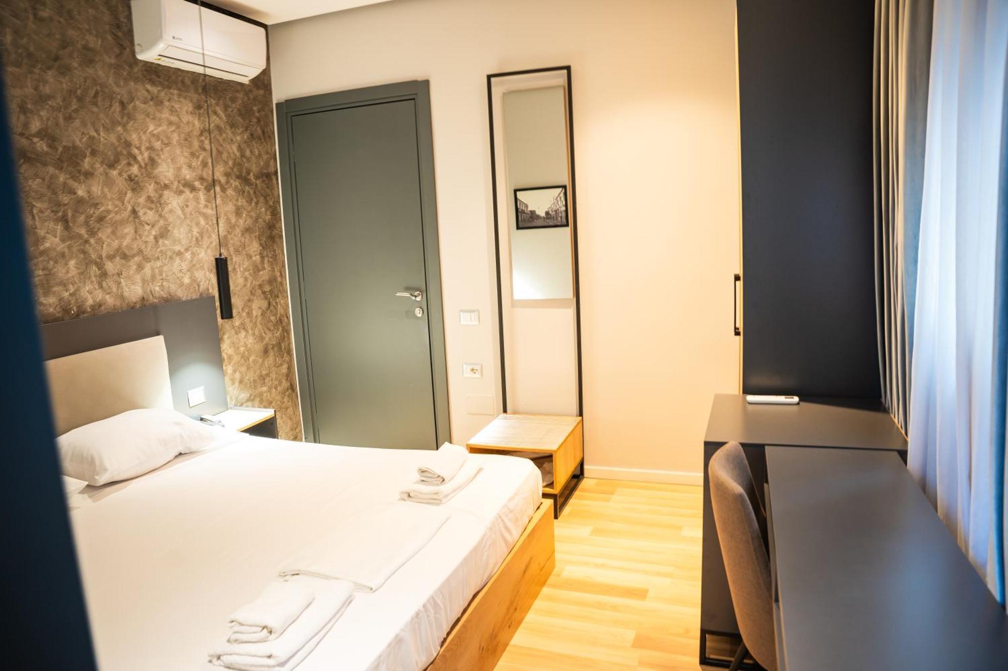 Center Boutique Hotel Tirana Exteriör bild