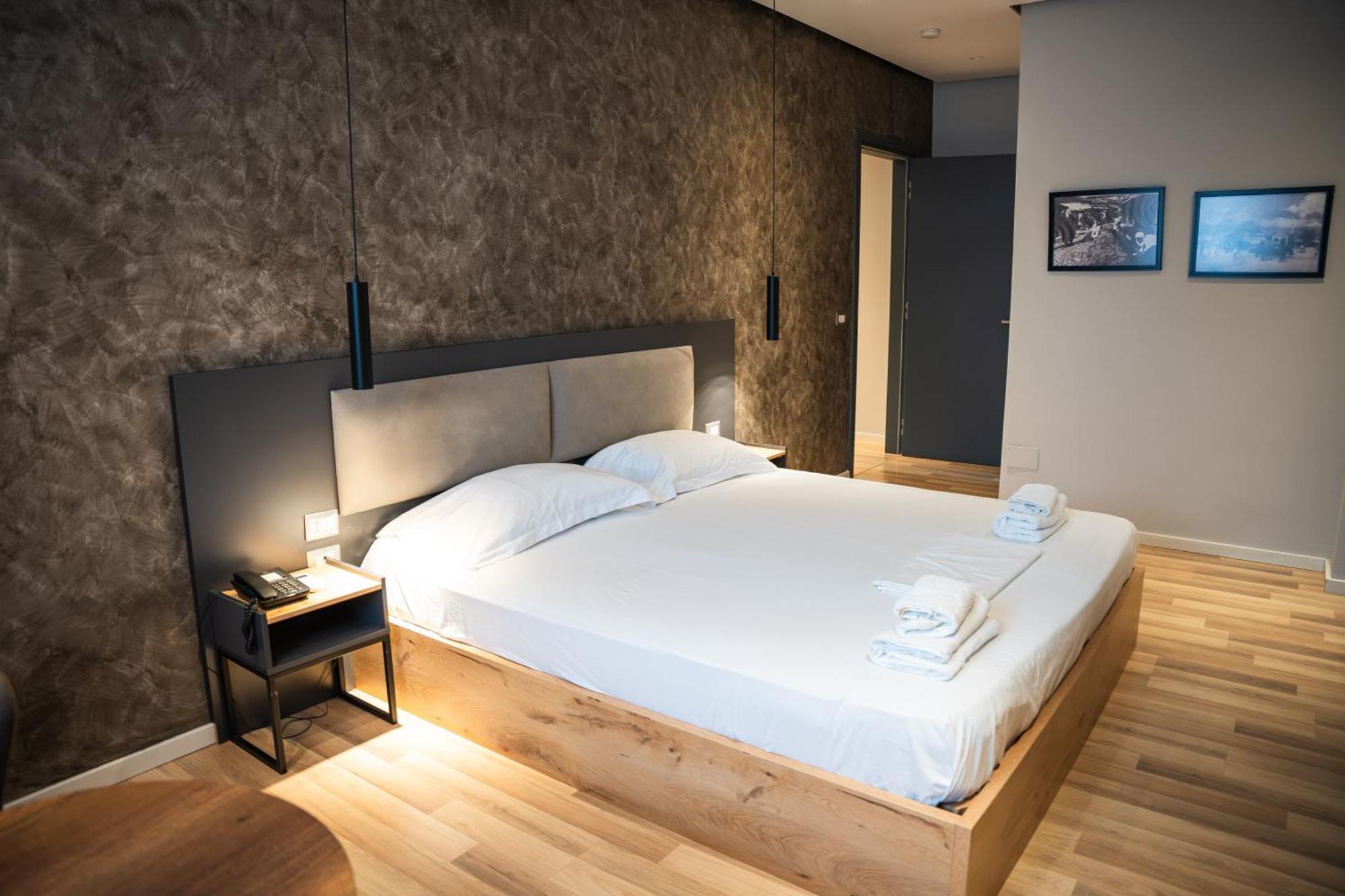 Center Boutique Hotel Tirana Exteriör bild