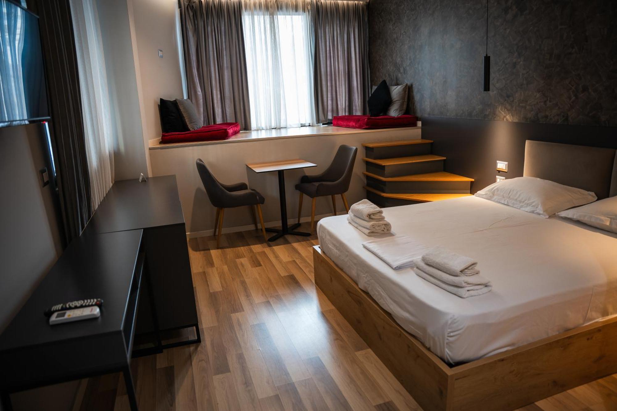 Center Boutique Hotel Tirana Exteriör bild