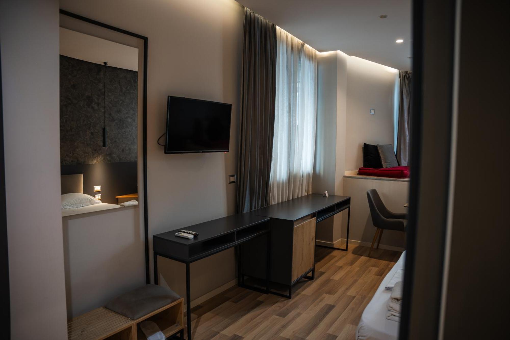 Center Boutique Hotel Tirana Exteriör bild