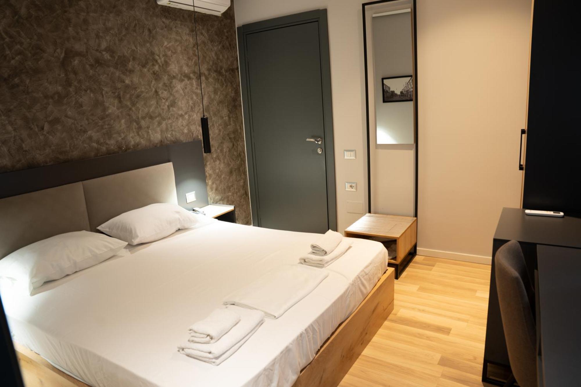 Center Boutique Hotel Tirana Exteriör bild