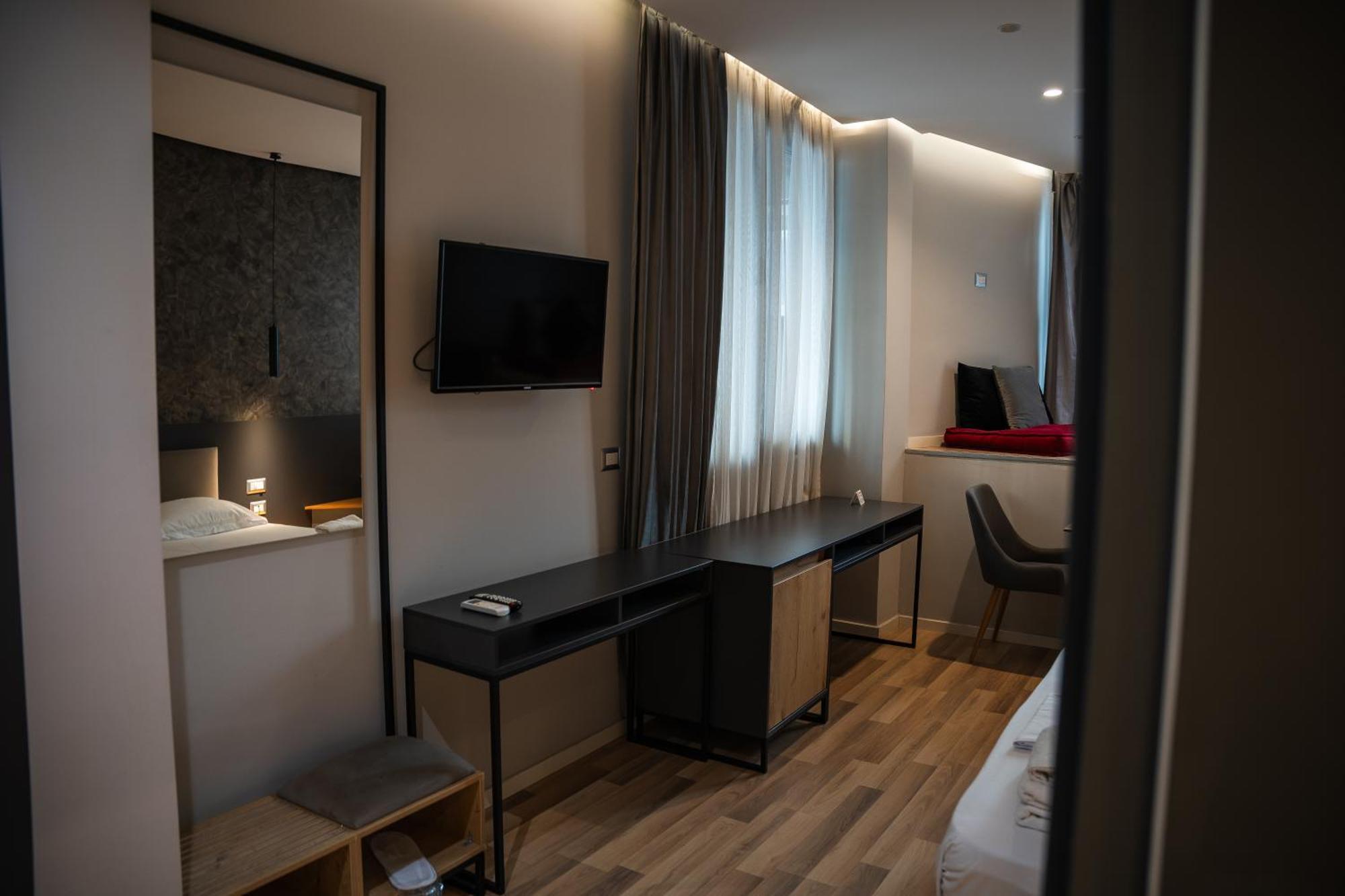 Center Boutique Hotel Tirana Exteriör bild